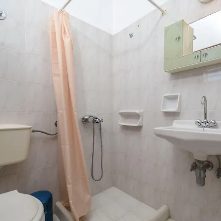 アパートホテル Depis Economy & Naxos City